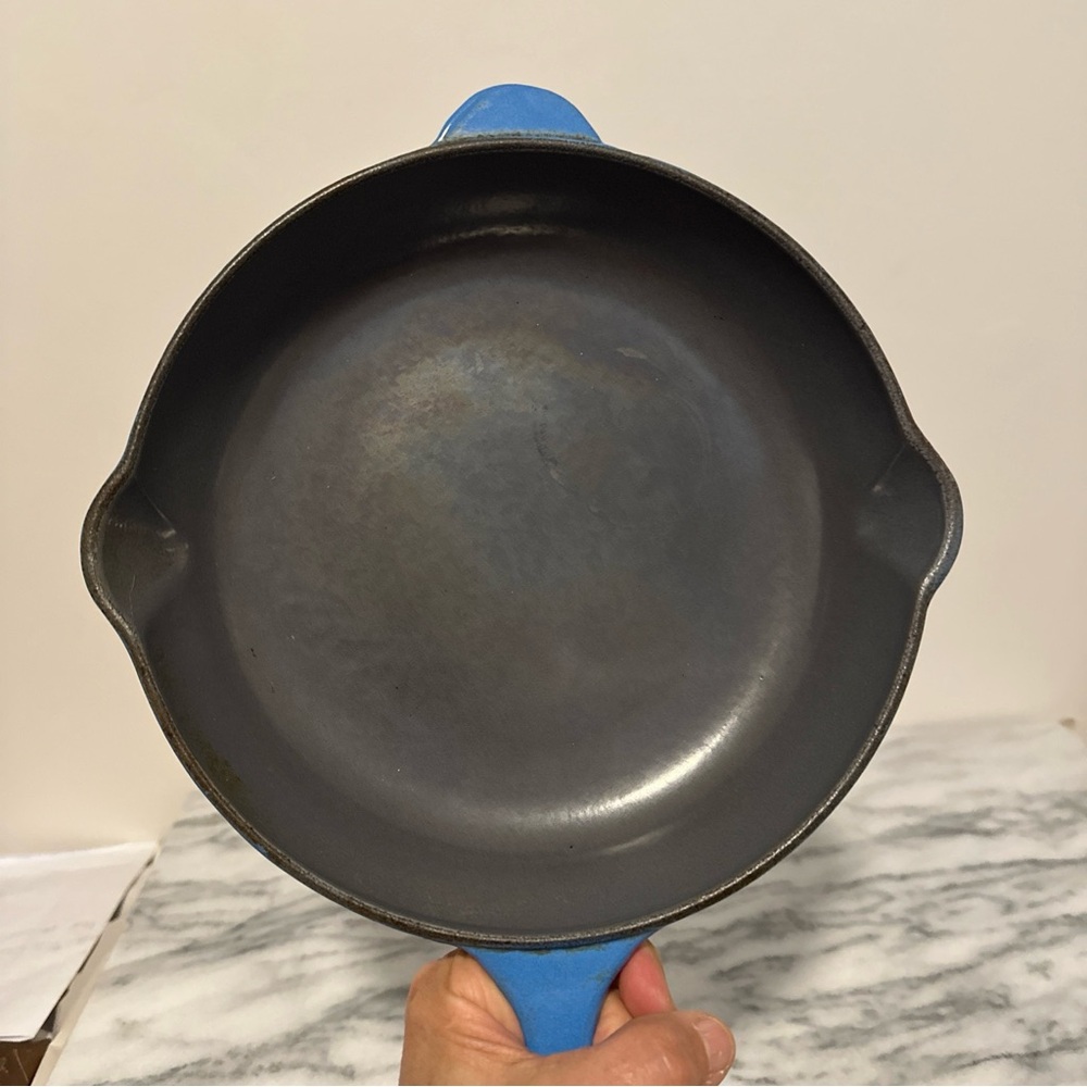 Le Creuset 9” Blue Cast Iron Skillet vintage - Picture 10 of 14